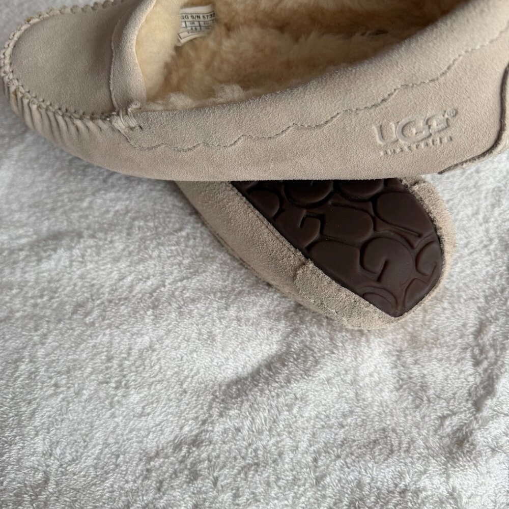 Women's UGG ANSLEY Suede Indoor/Outdoor Moccasin Slippers Size: 8 Light Beige - Picture 8 of 9